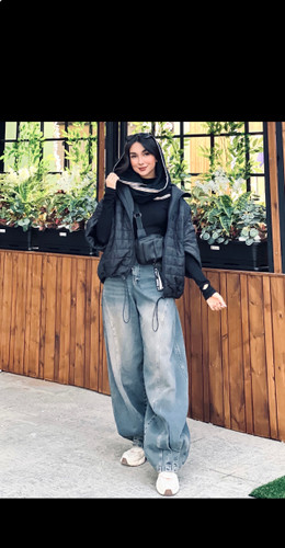 شلوار زنانه جین مدل بالون با تینت کرم کد ٢٢